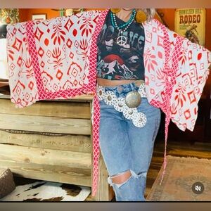 GiGiO USA – Cream, Pink & Red Printed Cropped Kimono Jacket / Wrap